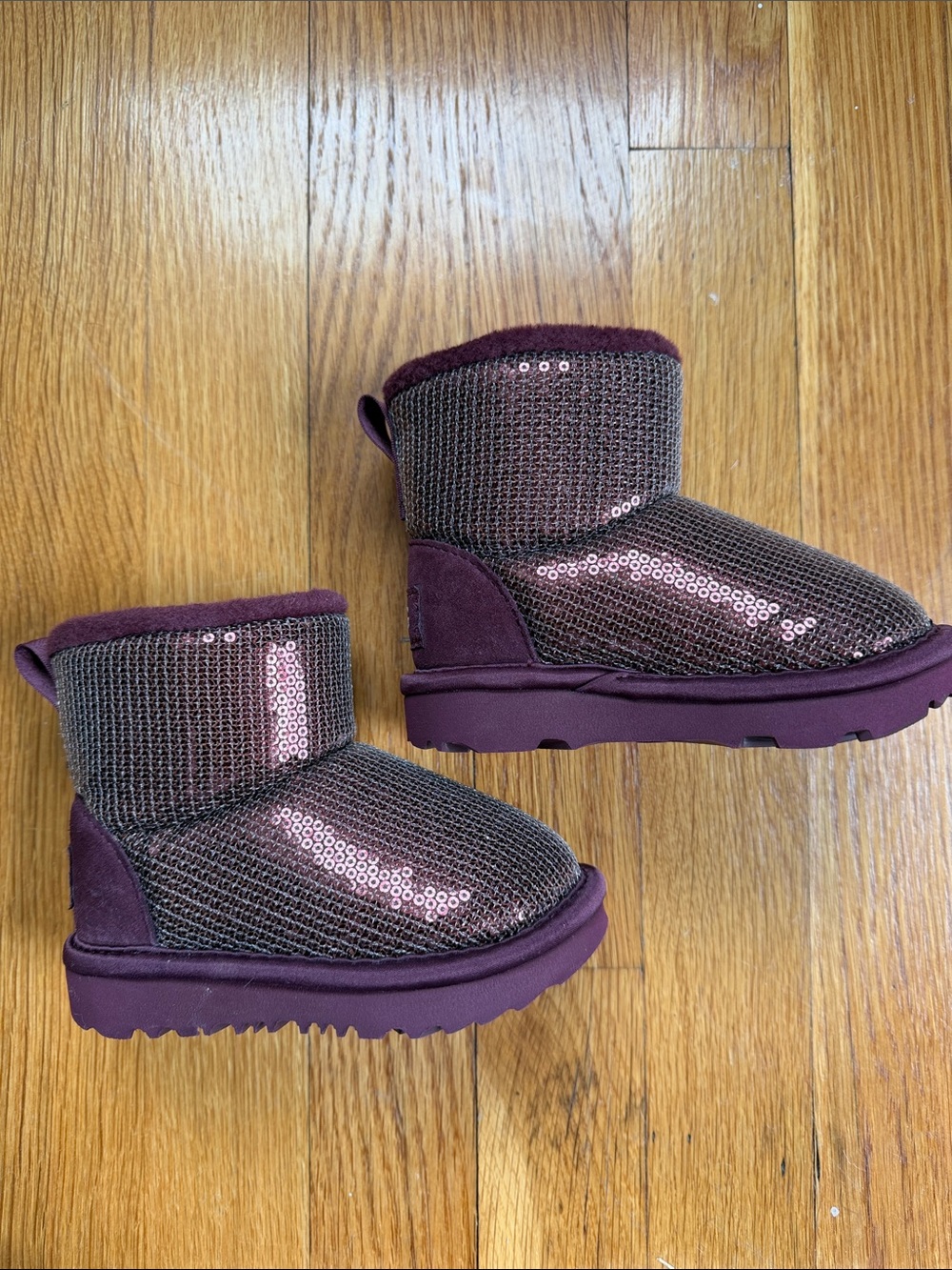 Toddler/baby UGG Sequin Boots in Plum, size 6